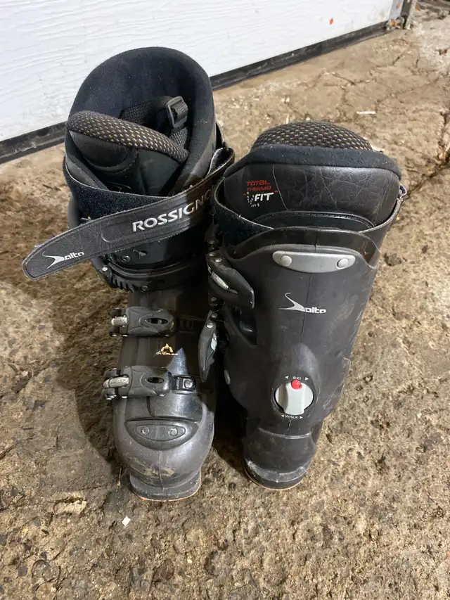 Rossignol Ski boots in Ski in City of Montréal - Image 2