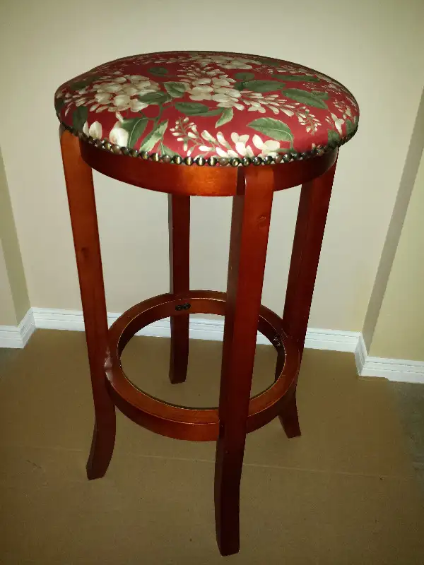 Wooden Stool : Top Rotates : like NEW : Sturdy/Strong in Chairs & Recliners in Cambridge - Image 3