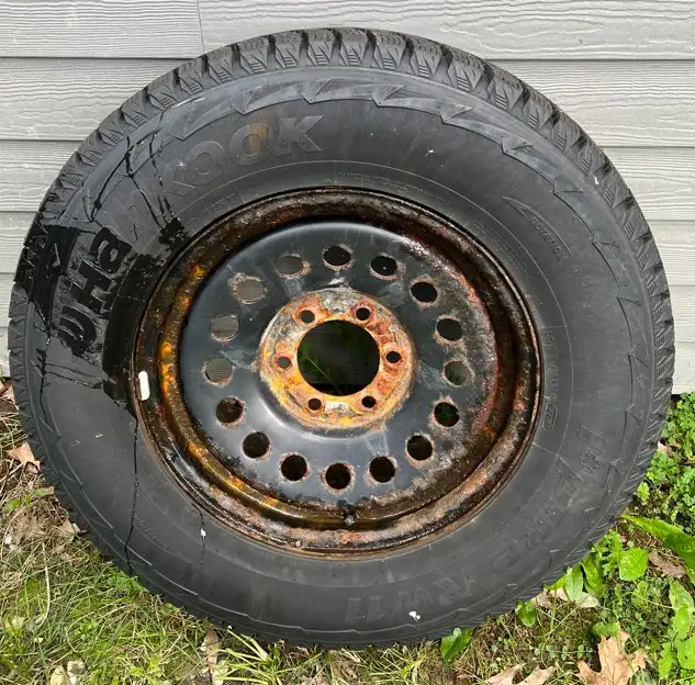 4 Pneus Hiver usagés Hankook 265/70R17 in Tires & Rims in Sherbrooke - Image 3