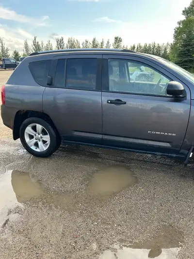 2015 jeep compass sport 4WD 135,850 kms Air conditioning Summer tires good condition Comes with wint...