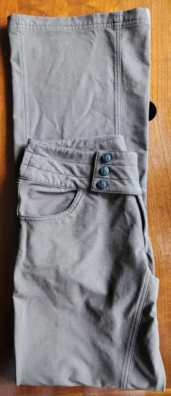 Brown Lulu Lemon Pants in Women's - Bottoms in Oakville / Halton Region - Image 2