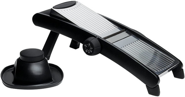 OXO Good Grips Mandoline Slicer (& Julienne) in Kitchen & Dining Wares in Vernon - Image 2