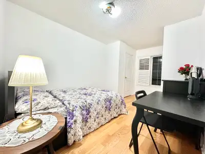 **Short-term Homestay in Toronto** Sentinel &Finch Ave West Room 2 & Room 3: Cozy Room with a Double...