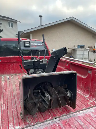 Craftman Snowblower 8 hp, 26 inch wide, tracks, dual stage, electric start serviced Nov 20/25. Can d...