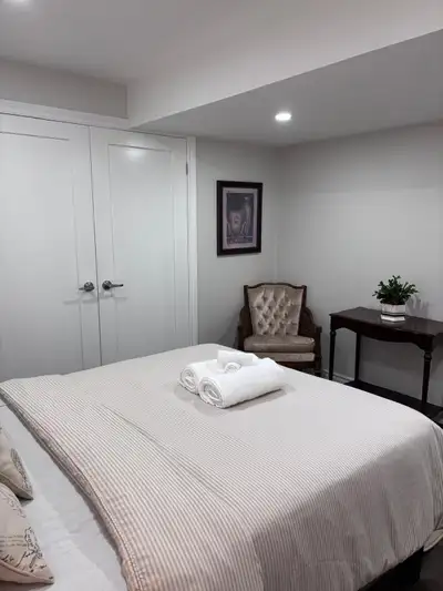 Detached house Beautiful - Walk-Out- NEWLY RENOVATED FINISHED FURNISHED BASEMENT with Modern Kitchen...