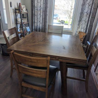 High top dining table with 6 chairsCA$600