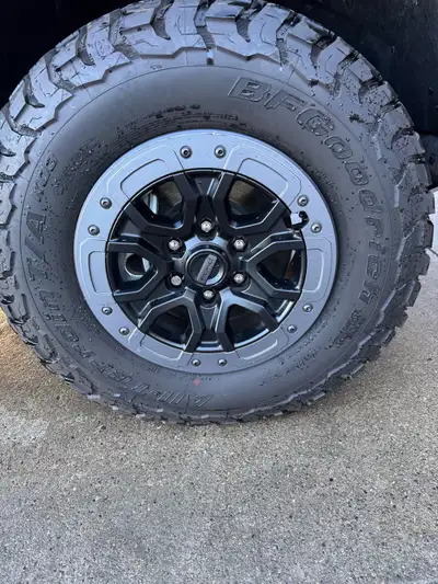 New takeoffs, 700 km from drive home with new Ranger Raptor. 285/70/17 BFG K03 All Terrain tires . T...