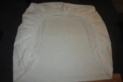 White twin bedsheet set 100% cotton (no pillow case) like new, View more