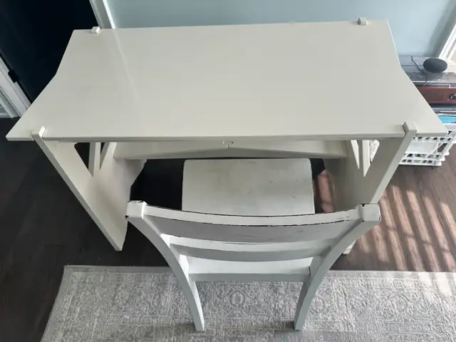 Country Style Twin Bed and Desk/Chair   in Beds & Mattresses in Oshawa / Durham Region - Image 6