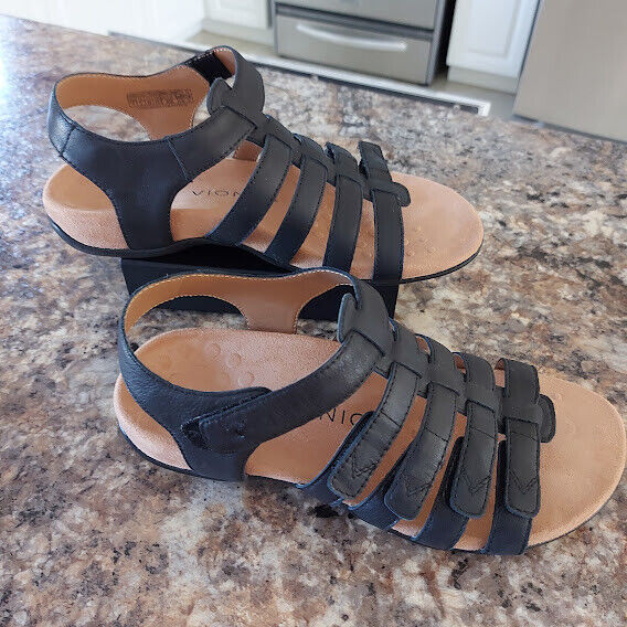 Woman's Leather Sandals in Women's - Shoes in Barrie - Image 3