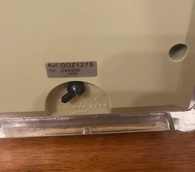 Vintage Seiko Quartz Crystal Mantle Clock Rotating Pendulum. in Home Décor & Accents in Markham / York Region - Image 10