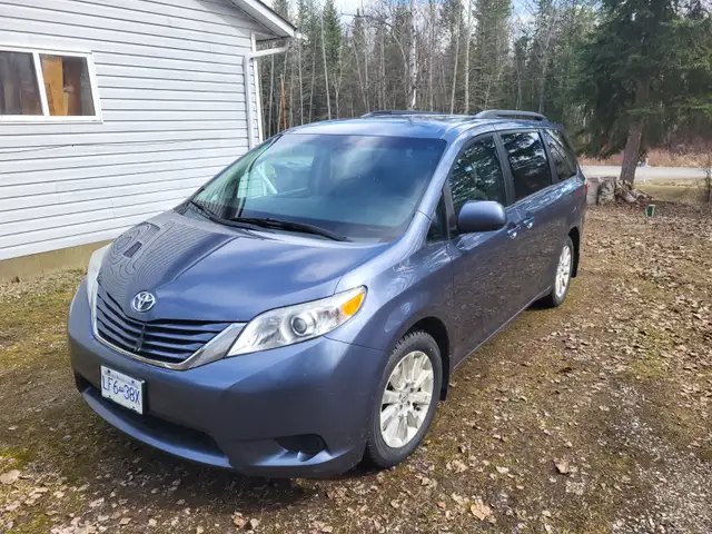 2015 Toyota Sienna LE AWD in Cars & Trucks in Quesnel - Image 10