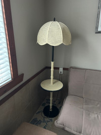 Lampe avec table 