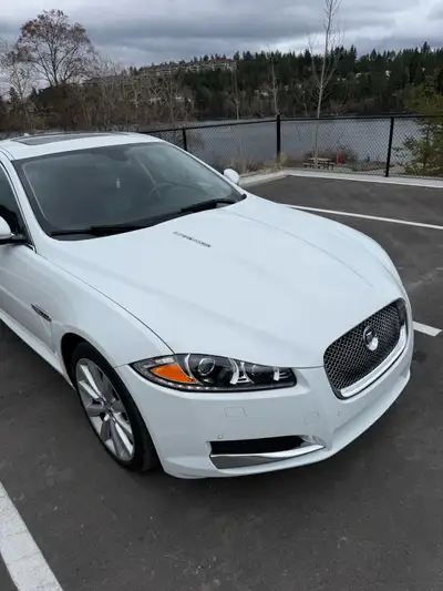 Loacted in West Kelowna Serious inquiry only 2013 Jaguar XF Clean Title - 0 accidents AWD 3.0L Super...