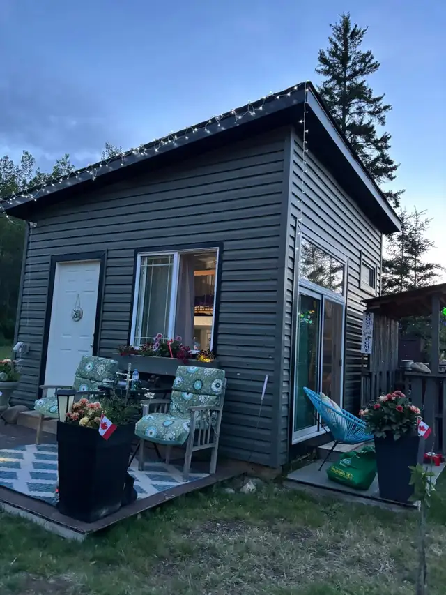 Off grid cabin rental 10 mins from StAlbert. 5 acres, private. in Alberta in Canada - Image 8