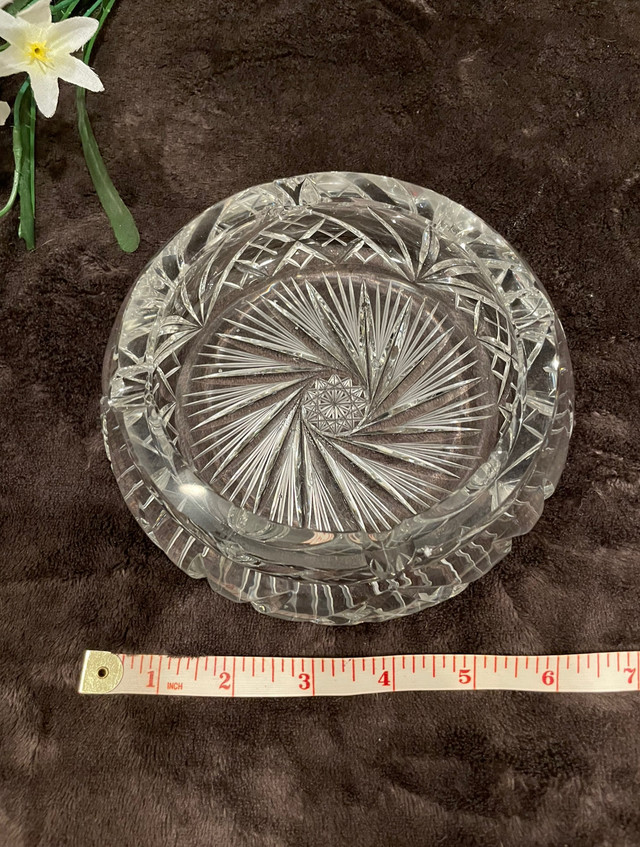 Ashtray crystal pinwheel 6" in Home Décor & Accents in North Bay - Image 3