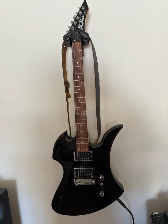 Bc Rich Mockingbird Bronze series Black in Guitars in Sherbrooke - Image 9