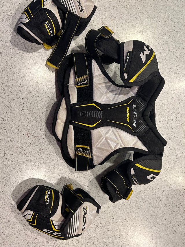 Ccm shoulder and elbow pads in Hockey in Charlottetown