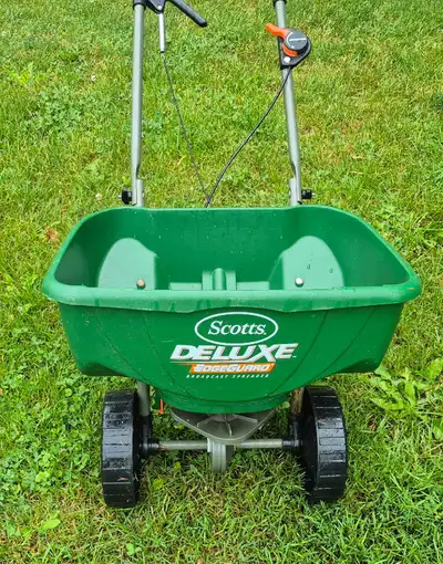 This Scotts Deluxe EdgeGuard Broadcast Spreader pre-owned Asking $85 If this advertisement is still...