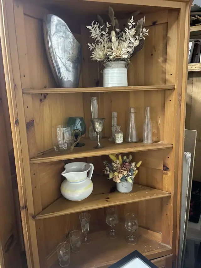 China Hutch in Hutches & Display Cabinets in City of Toronto - Image 3