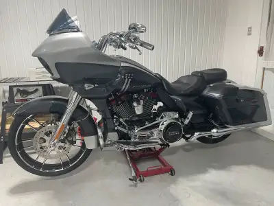 Super Road Glide CVO , 2019 , moto impeccable , utilise pas … 23000 km