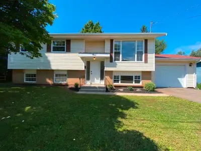Large 2 Bdrm, 1 Bath Apt for Rent in Great Mid C'Town by UPEI