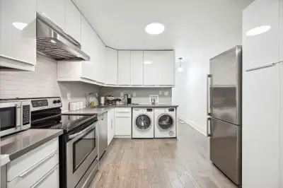 Fully furnished: Urban Haven in Toronto Annex