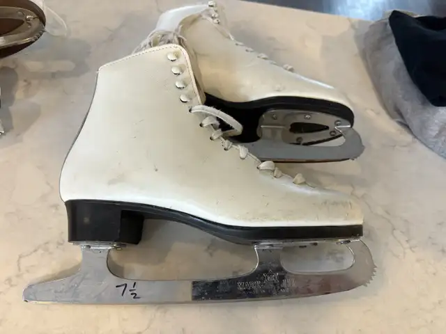 women’s skates 7.5/8/9 in Skates & Blades in Guelph - Image 3