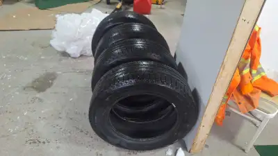 Pneus Hiver Michelin 235-60-18 7/32 usure, marque,Michelin XR L'attitude. Numéro de téléphone 418 92...