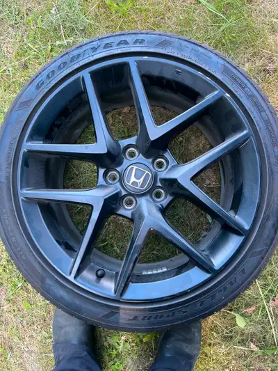 2022 Civic Si rims and tires. Black and in good condition. Asking $1000.00