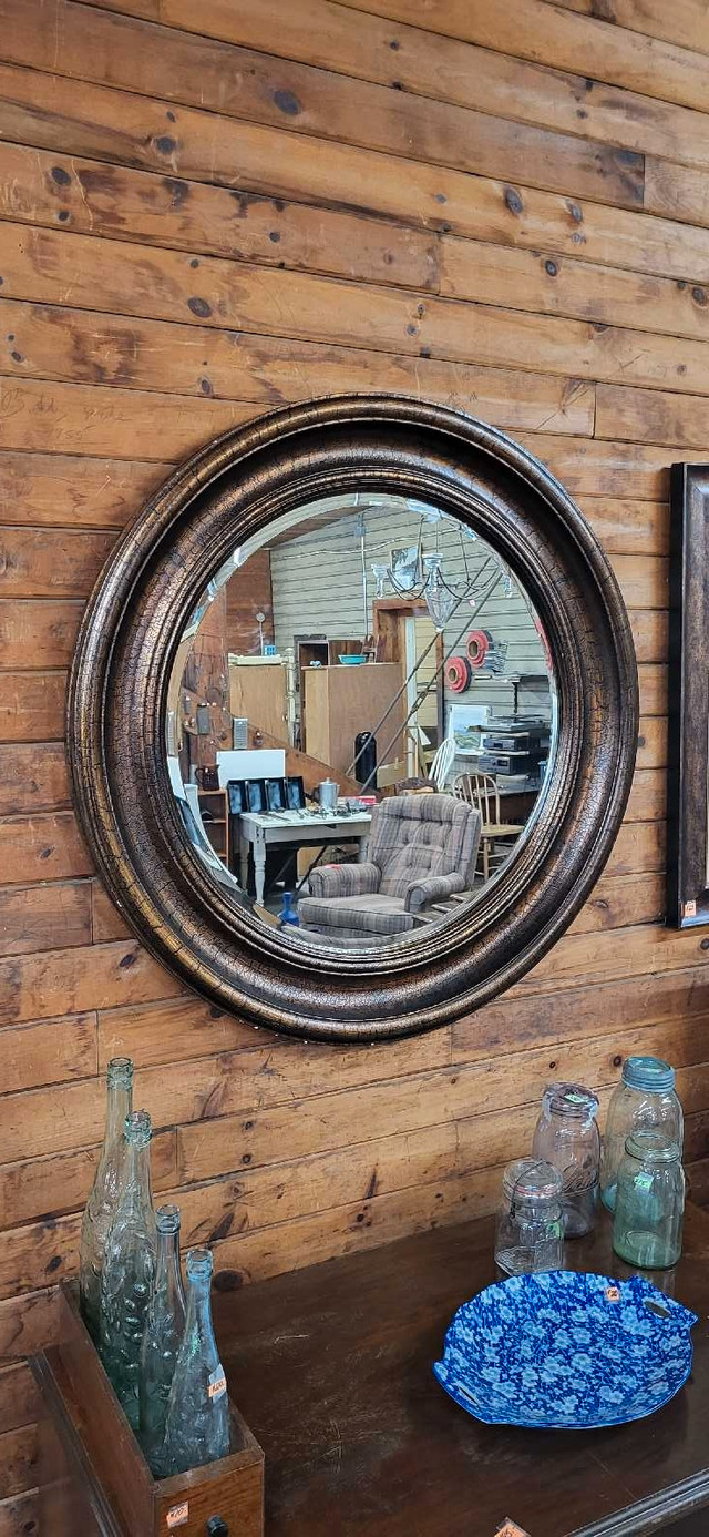 Unique Round Mirror w/ Distressed Frame in Home Décor & Accents in Trenton