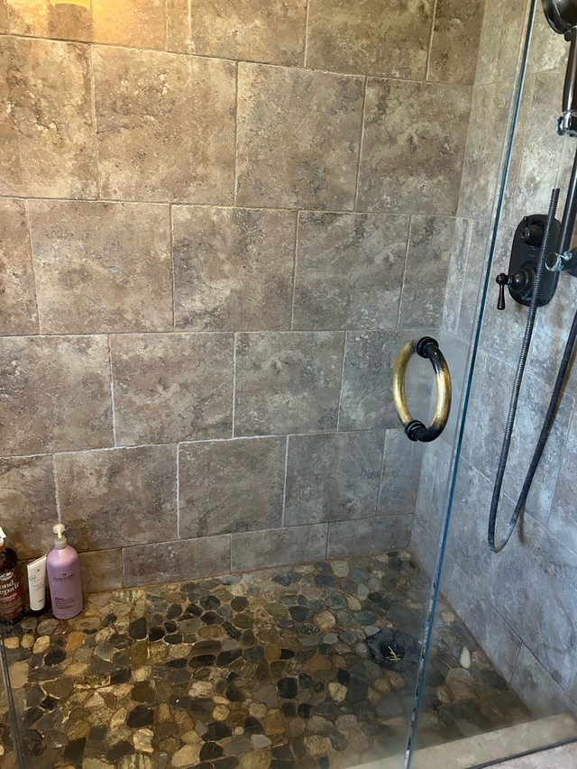 Glass shower enclosure  in Plumbing, Sinks, Toilets & Showers in Kitchener / Waterloo - Image 3