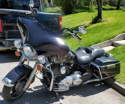 2012 HARLEY DAVIDSON ROAD KING FLHR 1690cc 6 Speed Manual transmission WITH CUSTOM PAINT Beautiful c...