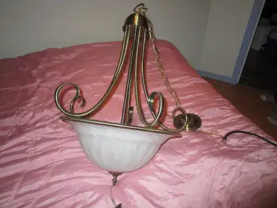 Plafonnier suspendu de cuisine val 199$ chez multi luminaire, View more