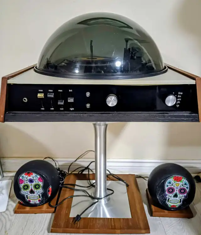 Vintage 1971 Viking  Space Age Stereo in General Electronics in Trenton - Image 3