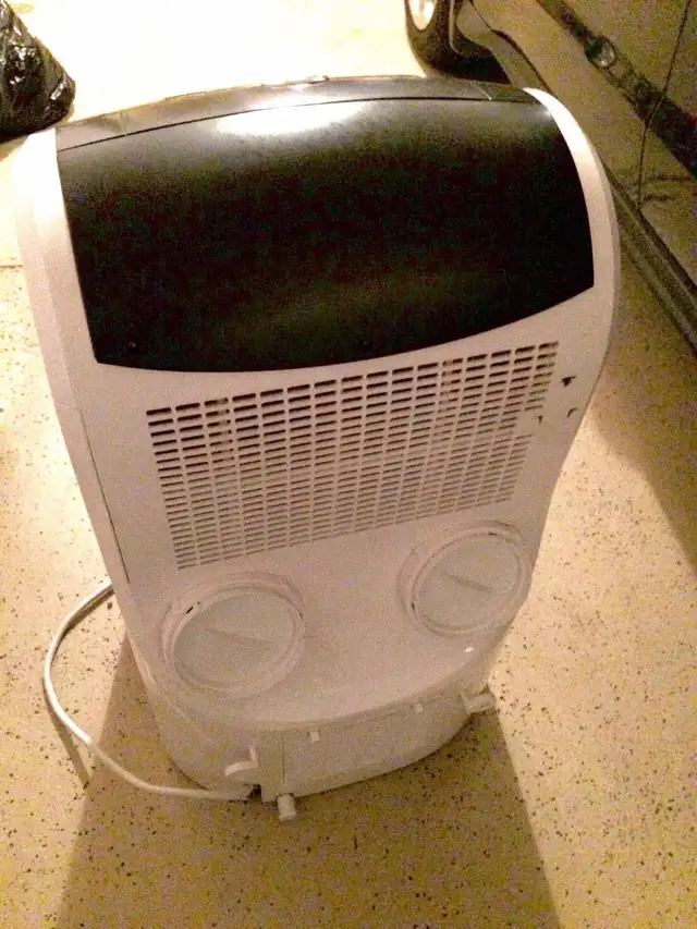 Portable Air conditioning unit 597784683663872002