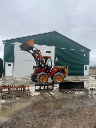 1980 Versatile bi-directional four wheel drive. Owned since 1995. Hour meter is at 9322. Motor runs...