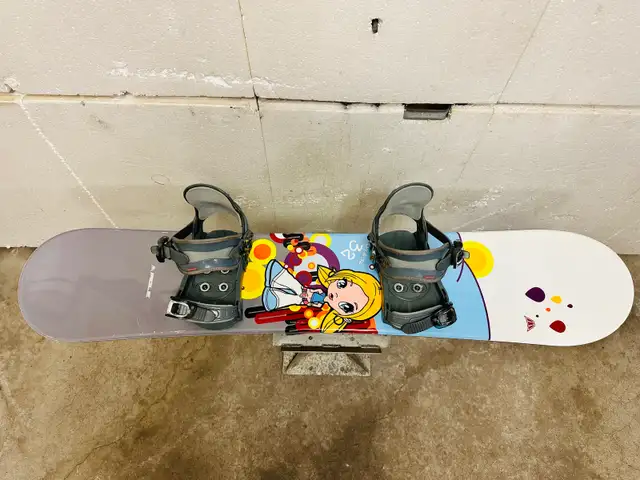 Mole snowboard 132 cm with Sims small bindings in Snowboard in Markham / York Region - Image 4