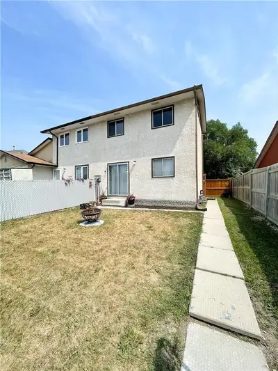 Call or Text 431-279-4499 ONLY to schedule a viewing. Do not email. Sublet: Rent $1900.00 plus utili...