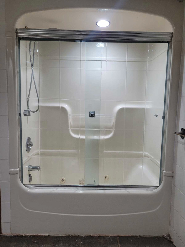 Shower glass doors  in Plumbing, Sinks, Toilets & Showers in Leamington