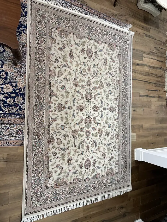 Elegant Machine-Made Rug – 10x6.7 ft, Like New, Only $165 CAD! in Rugs, Carpets & Runners in Markham / York Region - Image 5