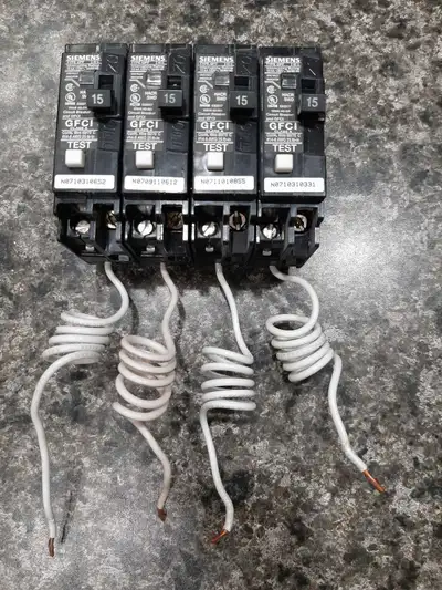 3 - Siemens 15 amp GFCI single pole breaker. Bought for a project but weren't needed. BR push-in sty...