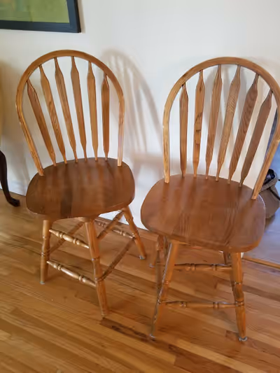 2 swivel oak chairs in grat condition. First $80 takes