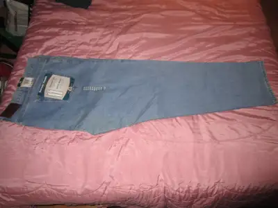 Jeans Denver Hayes neuf avec encore l étiquette de magasin 56 po, View more