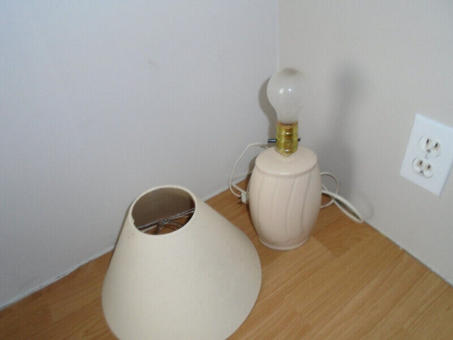 Lampe de chevet/Bedside lamp dans Éclairage intérieur et plafonniers  à Lévis - Image 3