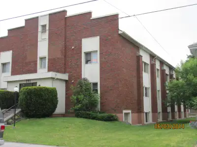 STUDENTS: Bright & Spacious Self Contained 1BRM APTS- Avail SEPT