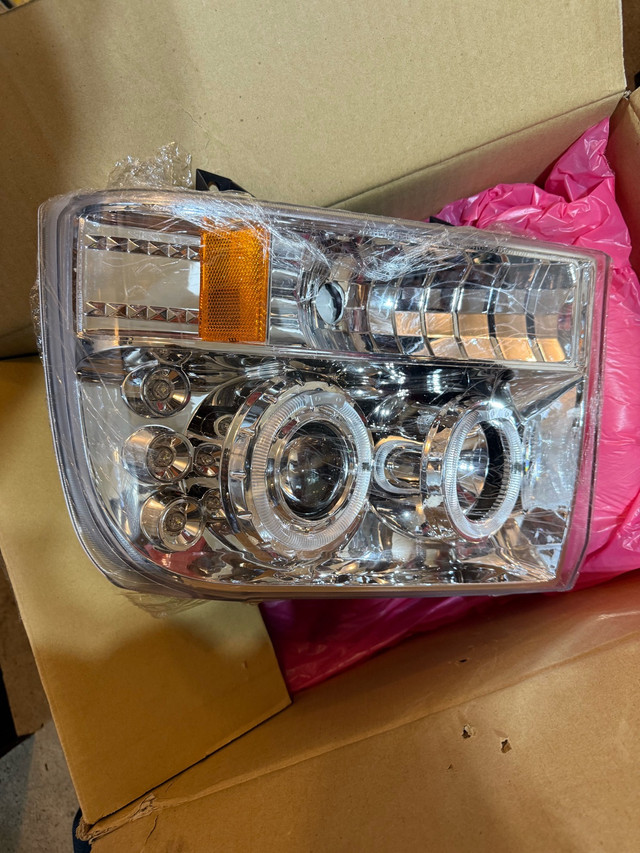 Headlight For 99-04 Ford F250/F350 Right & Left Side in Auto Body Parts in Kawartha Lakes
