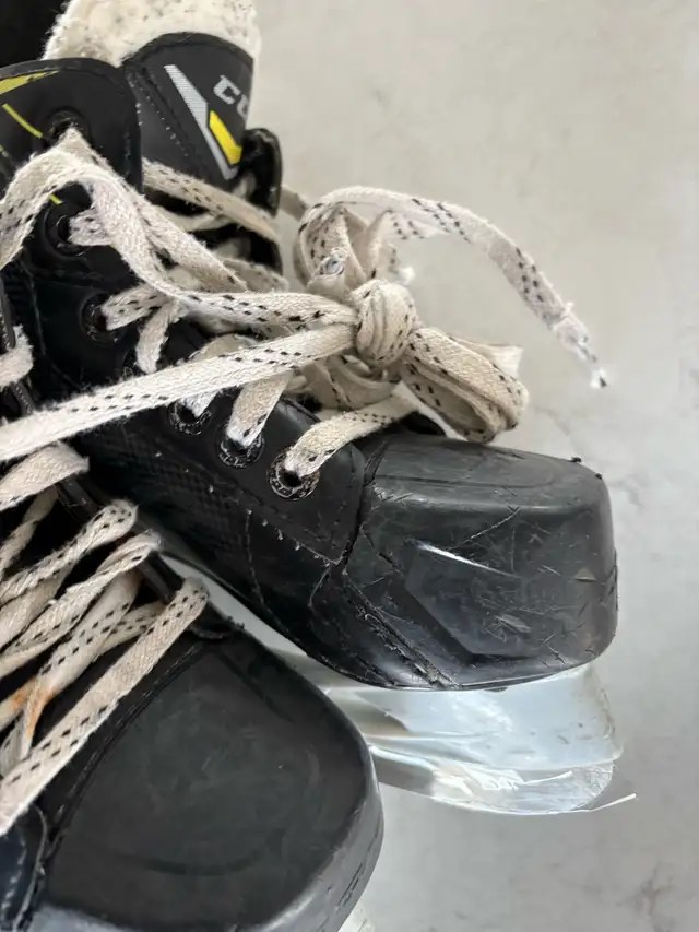 Ccm skates size 12 junior  in Skates & Blades in Guelph - Image 4