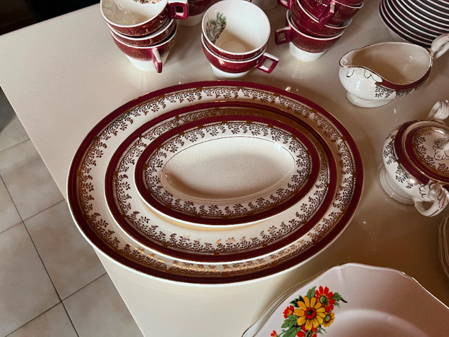 Set de vaisselle antique (Couleur rouge) dans Vaisselle et articles de cuisine  à Ville de Québec - Image 3