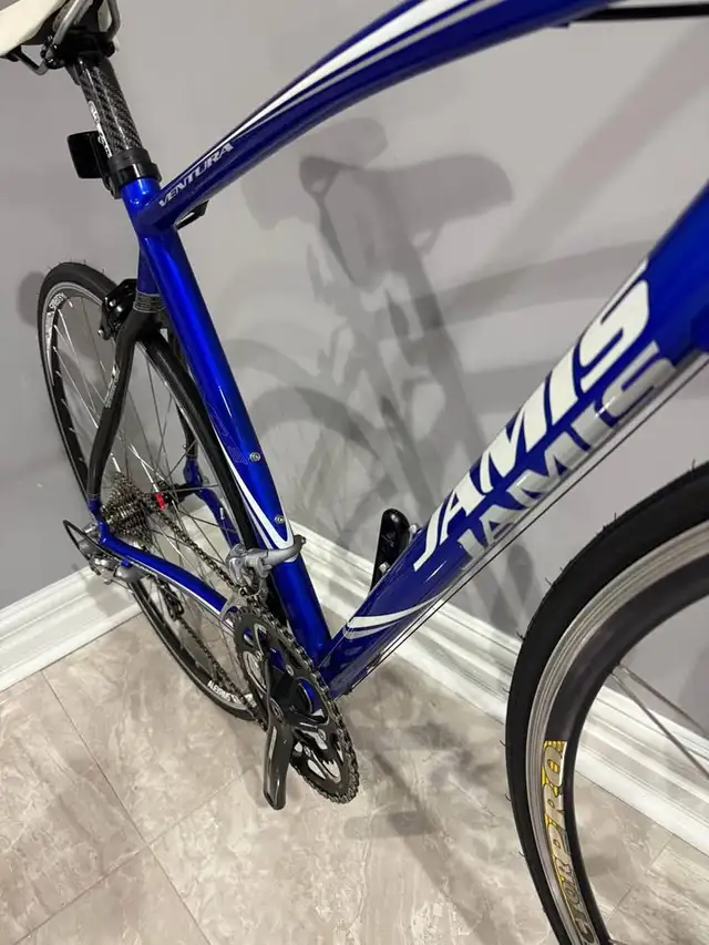 Jamis Ventura Road Bike with Shimano 105 [Size Medium 54CM] in Road in Mississauga / Peel Region - Image 9